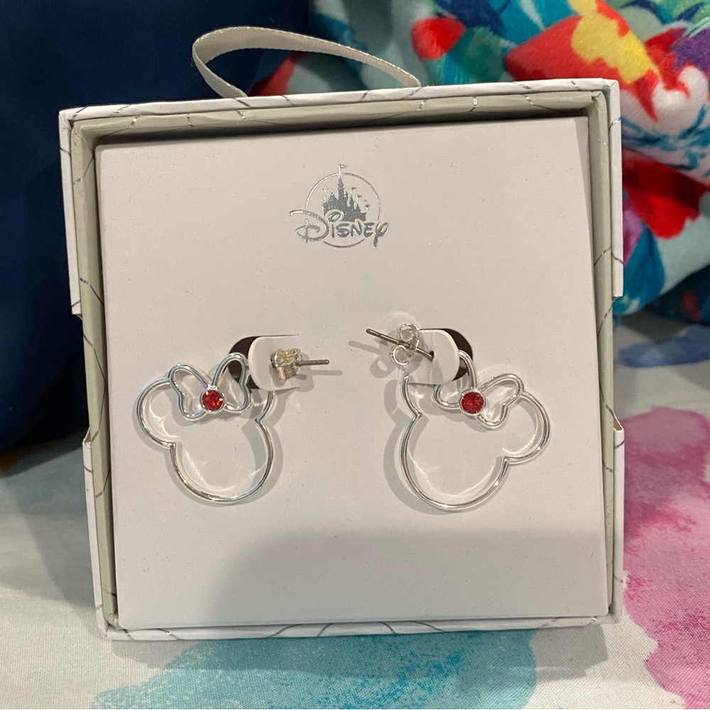 Disney Minnie Mouse earring